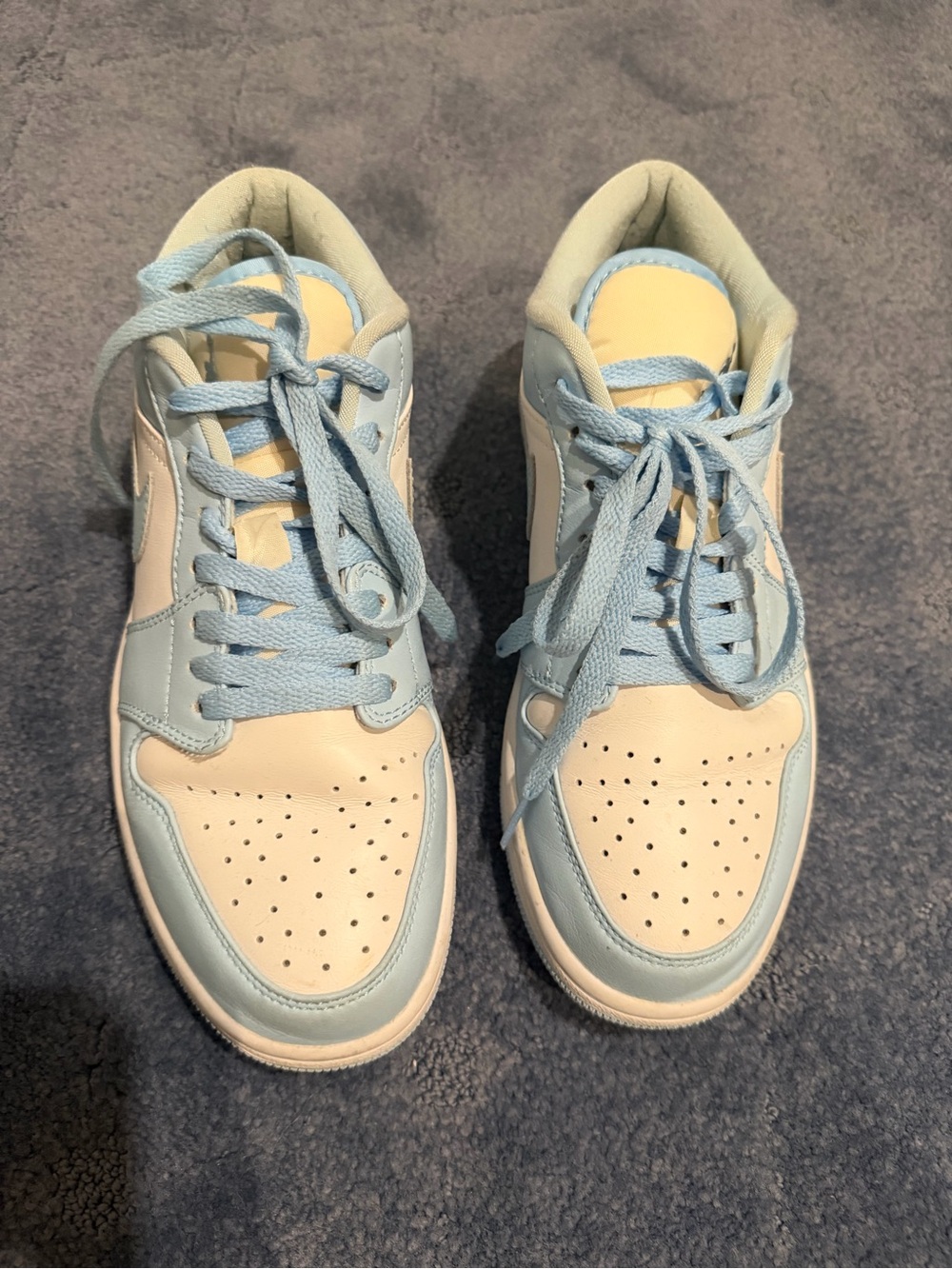 Nike Women’s Light Blue and White Low-Top Sneakers